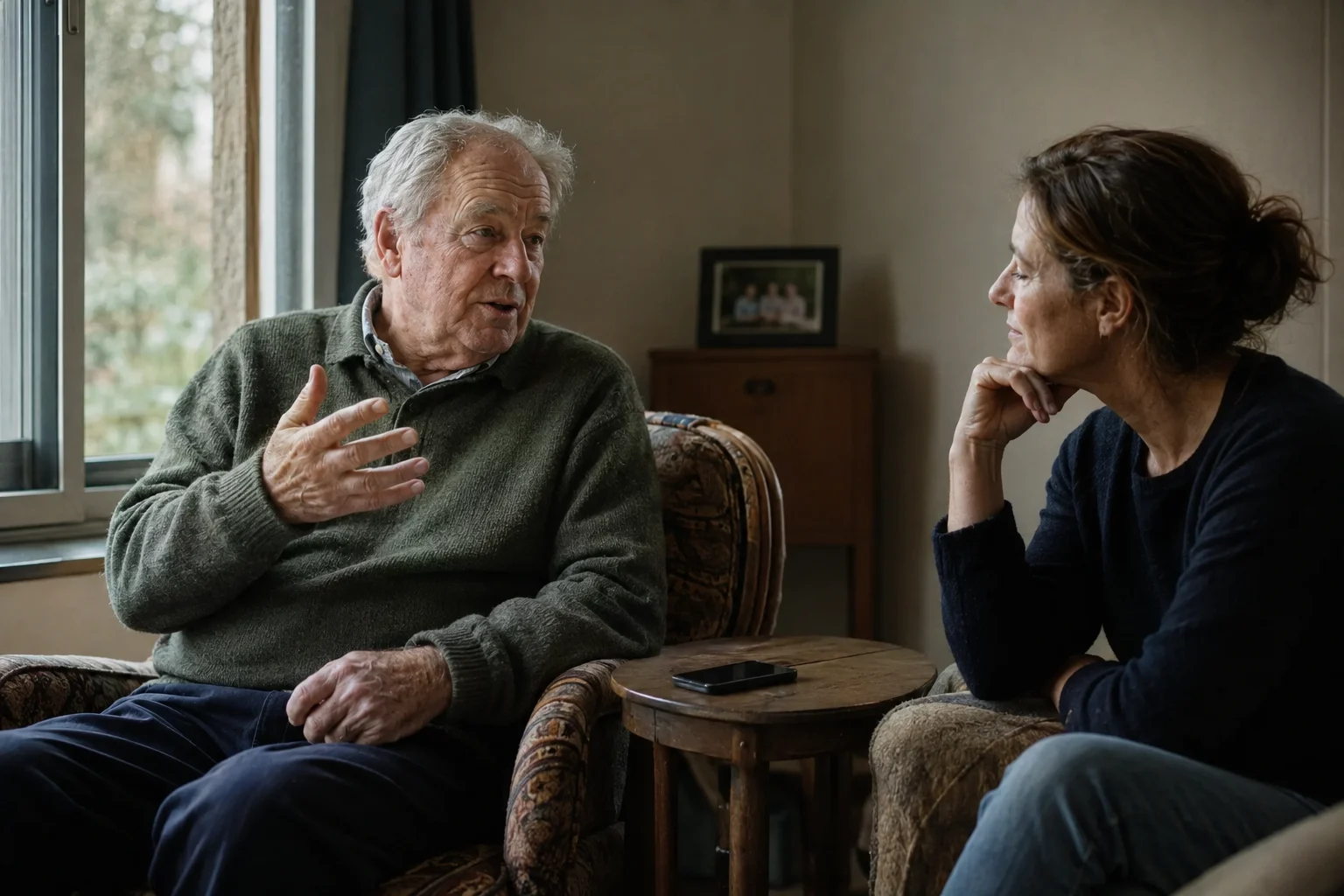 Ein älterer Vater erzählt seiner erwachsenen Tochter per Vita aus seinem Leben
